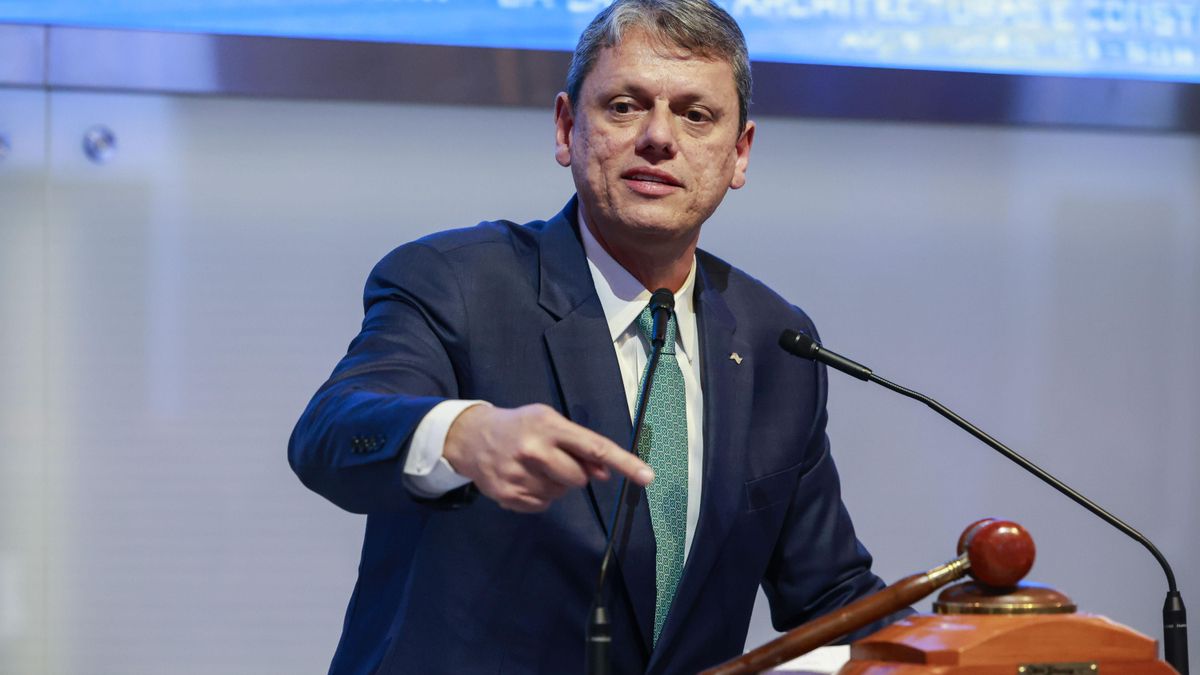 Fotografía de archivo del gobernador del estado de São Paulo, Tarcísio de Freitas. 