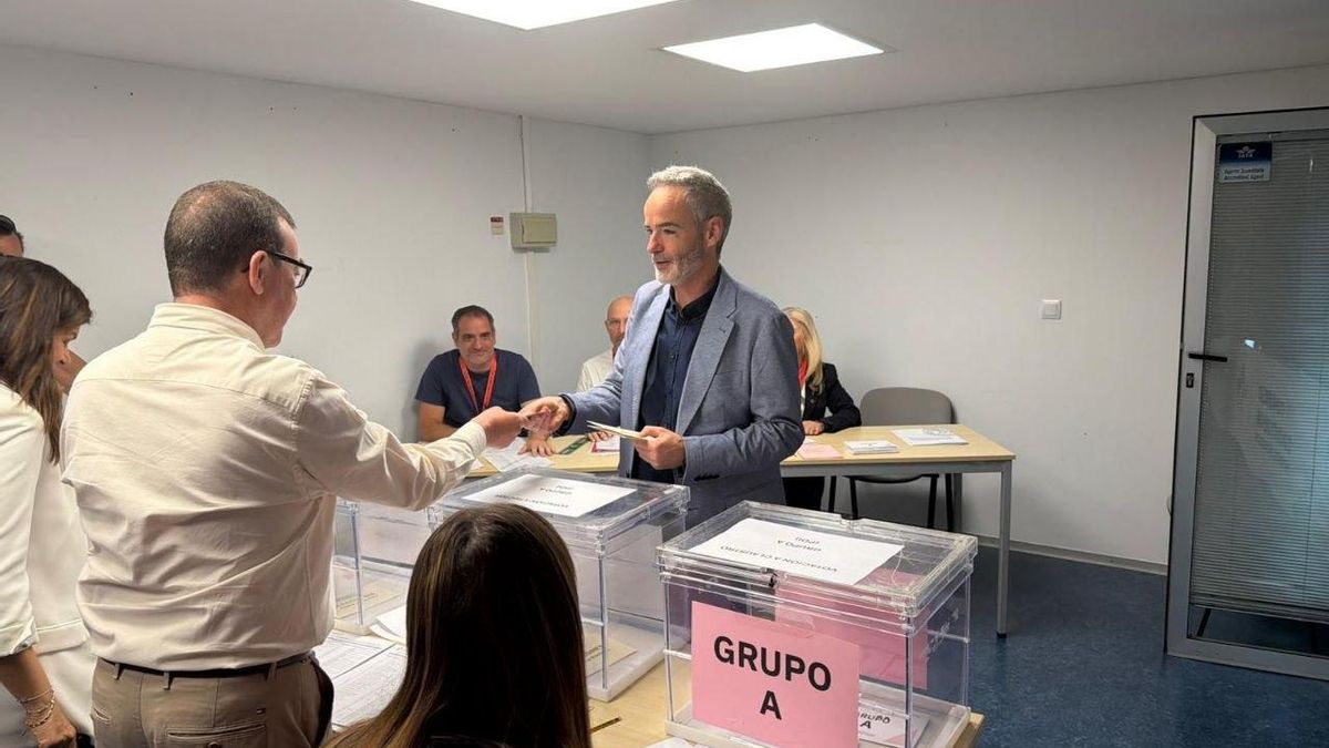 Baixauli durante la primera vuelta de las elecciones a rector