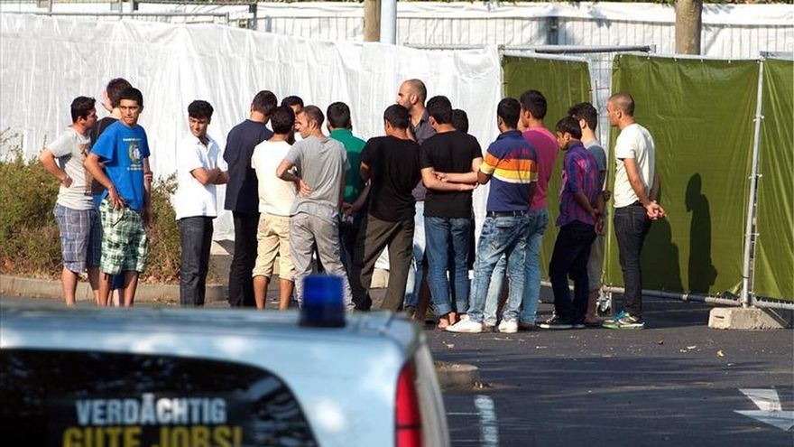 Merkel y Gauck visitan centros de refugiados tras una serie de ataques neonazis