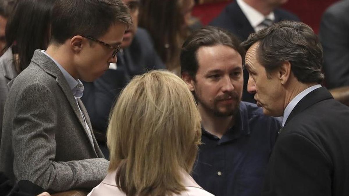 Podemos se queja porque los senadores ocupen parte de sus escaños