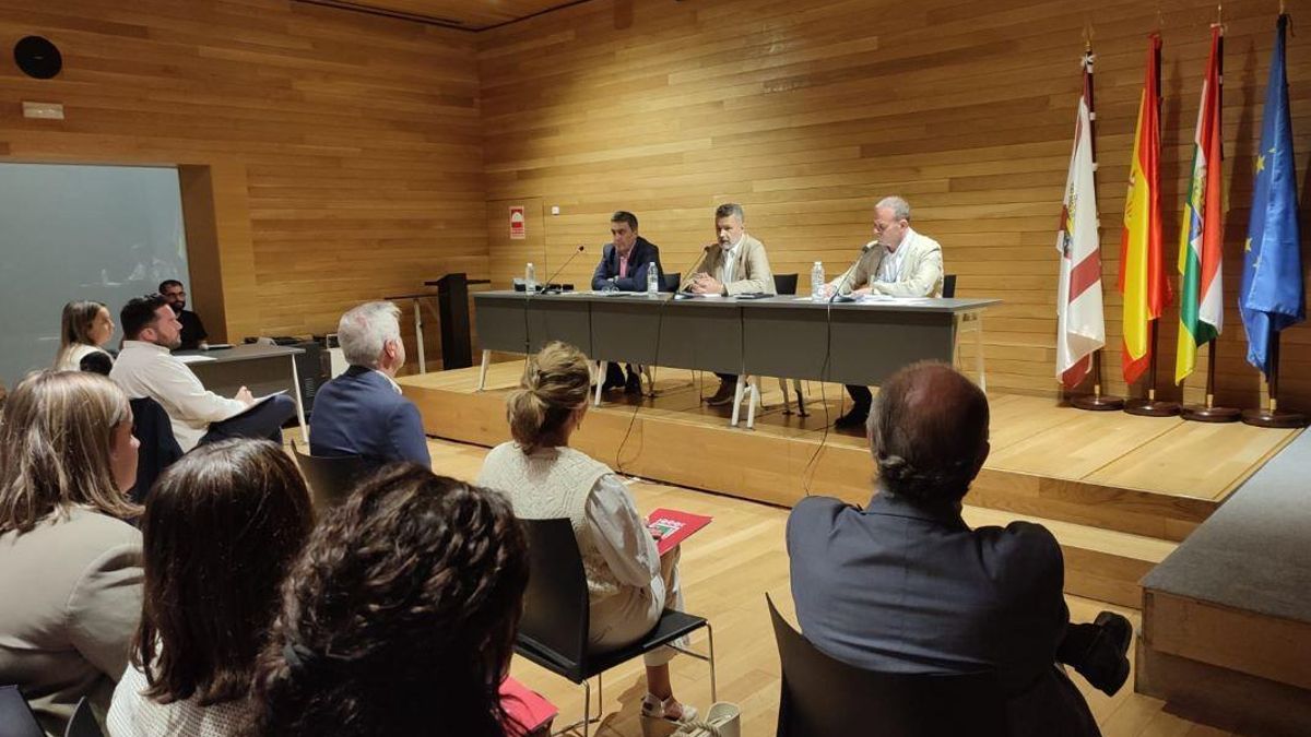 El PSOE de Logroño advierte de "la intención del PP de Escobar de recortar funciones a las Juntas de Distrito"