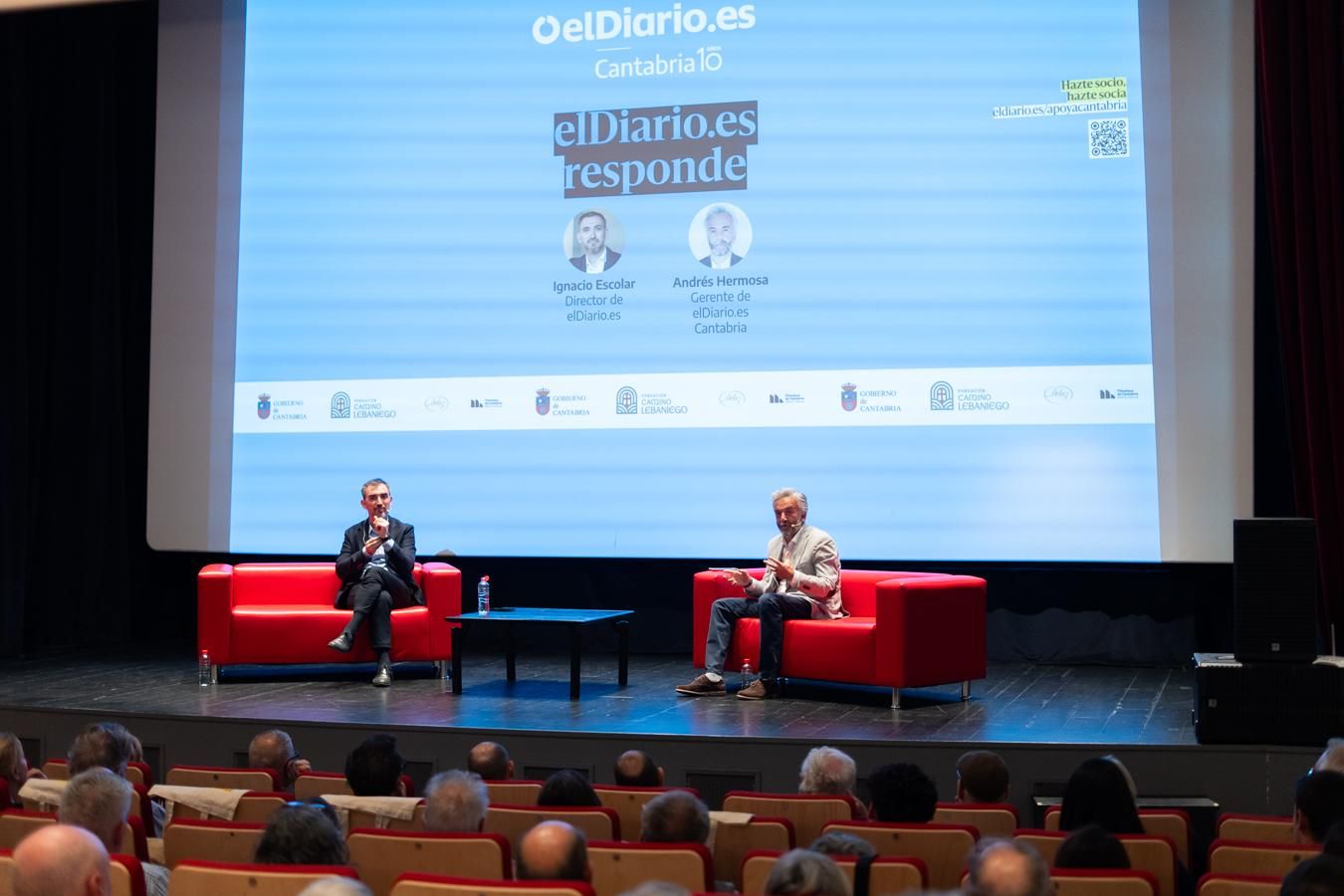 El acto concluyó con el agradecimiento al público tanto por el respaldo al periódico como por la asistencia al acto de celebración del décimo aniversario.