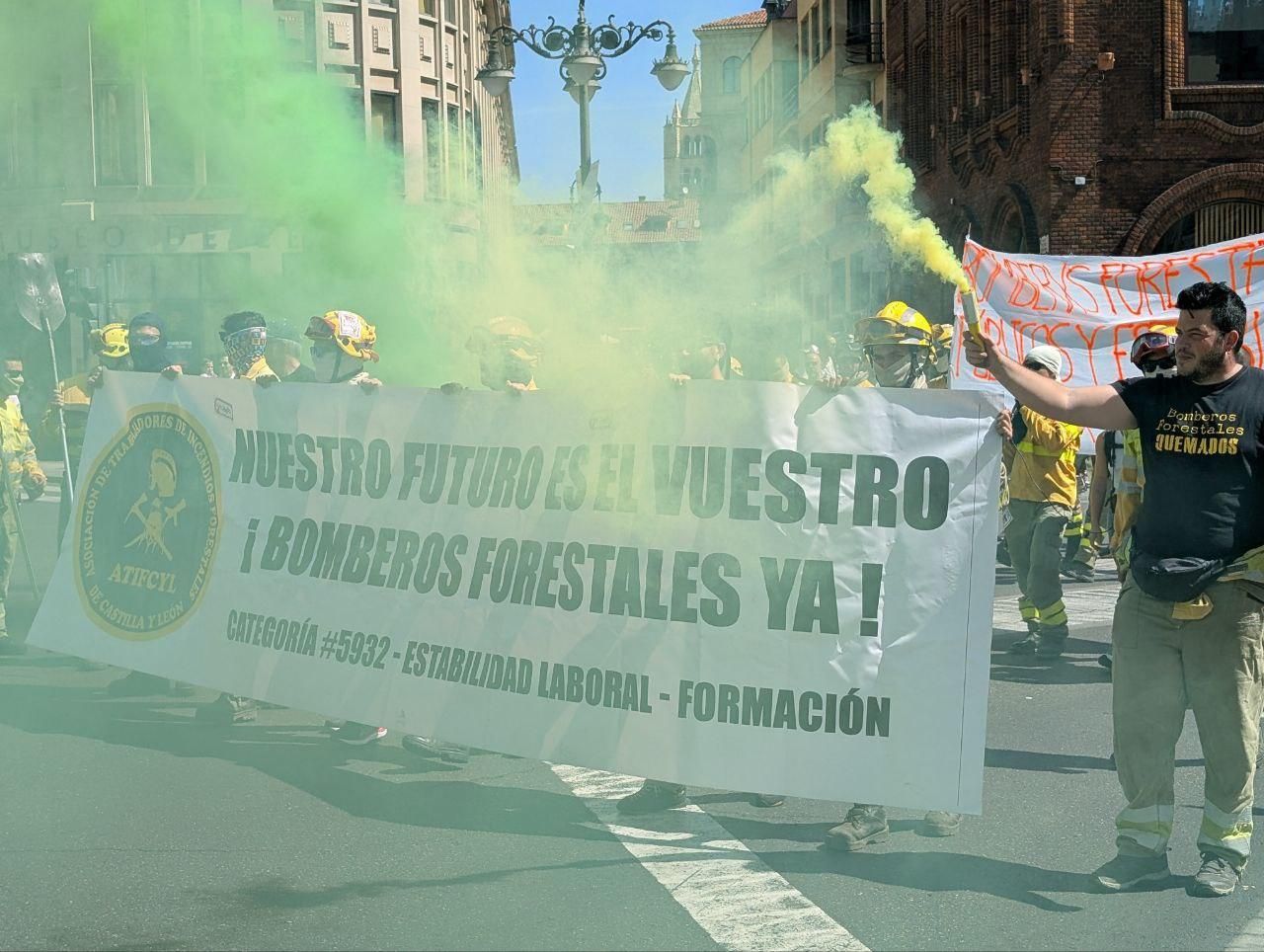 Protesta en León contra la gestión de la Junta de los incendios forestales de este verano.