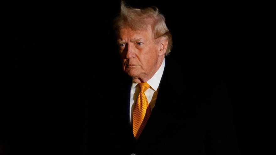 El presidente de EE.UU., Donald J Trump regresa a la Casa Blanca, en Washington, DC, el 4 de enero de 2026. EFE/AARON SCHWARTZ / POOL