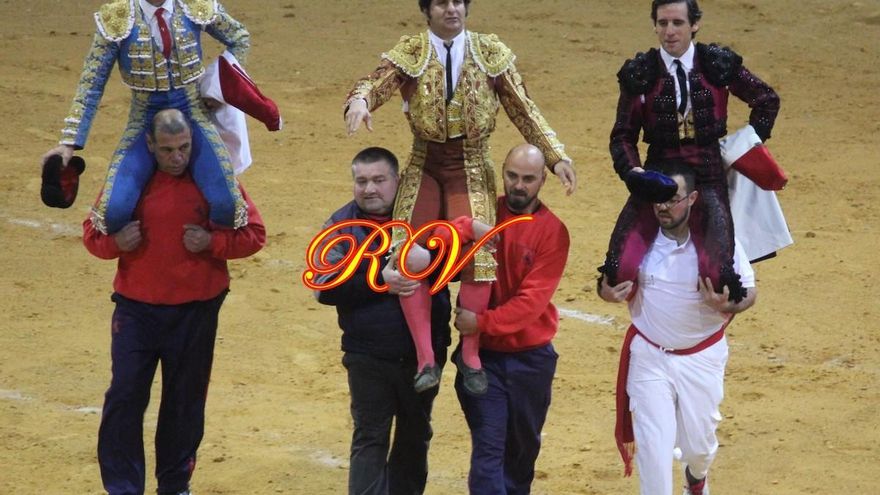 Toros y fiesta en el Arnedo Arena