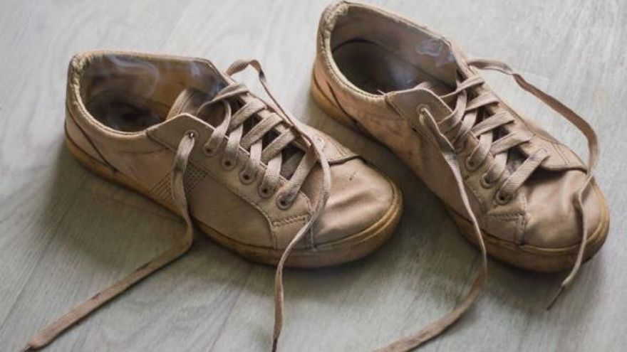 Los mejores productos para quitar el olor a pies de los zapatos