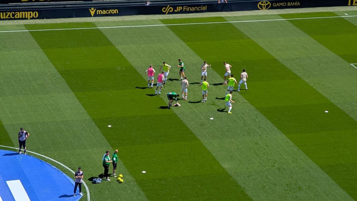 Calientan los jugadores del Córdoba CF en Cádiz