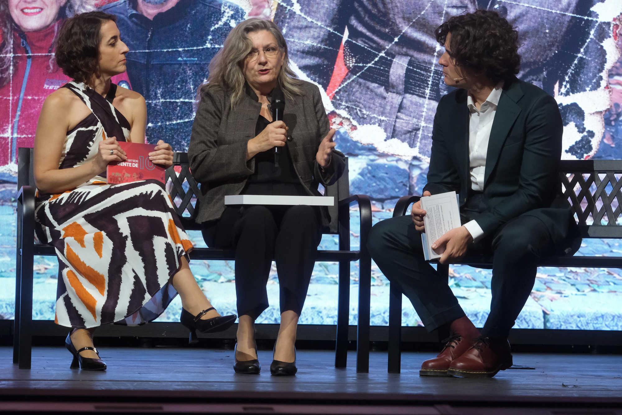 La premiada, durante la breve entrevista con los presentadores.