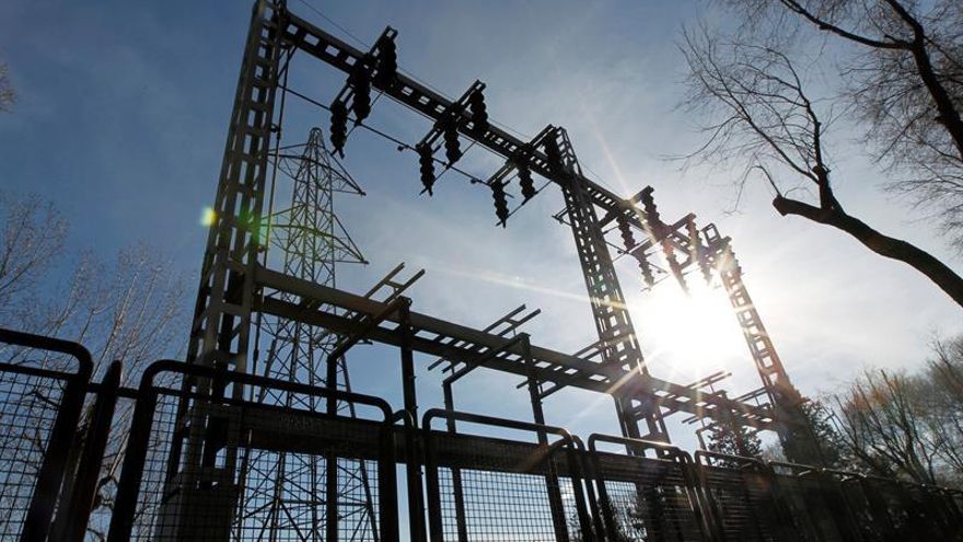 El precio de la luz batirá este jueves su cuarto récord histórico consecutivo en plena ola de calor