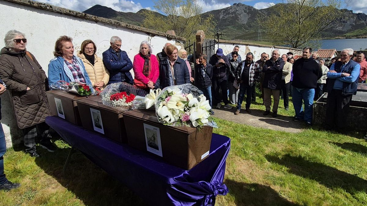 Inhumación de los represaliados en Casares de Arbas.