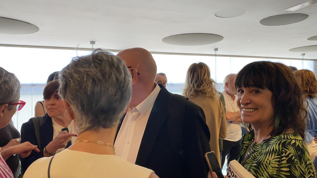 L'escriptora i periodista Rosa Montero amb l'exdirector de la Fira del Llibre de València, Manolo Gil