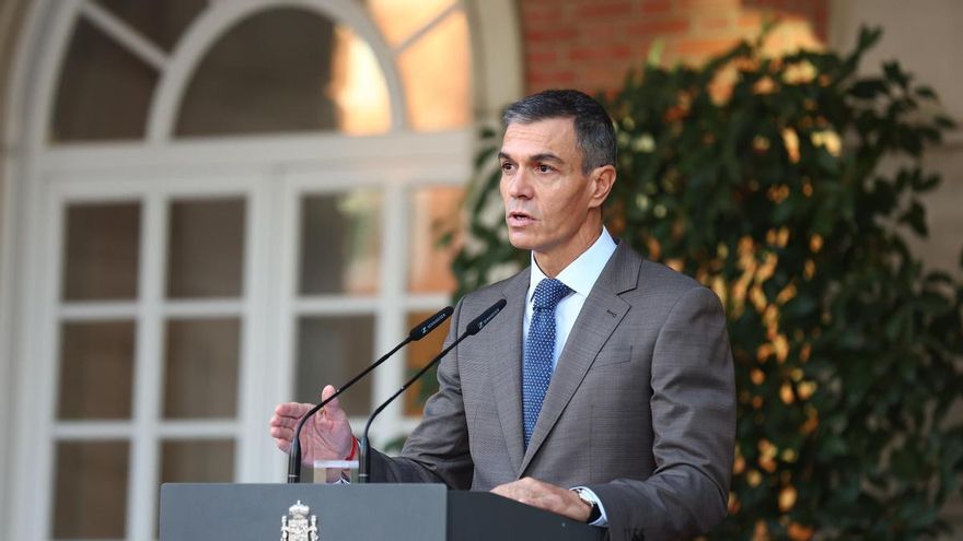 El presidente del Gobierno, Pedro Sánchez, durante una declaración institucional, en el Palacio de la Moncloa, a 5 de octubre de 2026, en Madrid (España). Sánchez ha anunciado que disuelve las cortes y convoca elecciones generales para el próximo 29 de no
