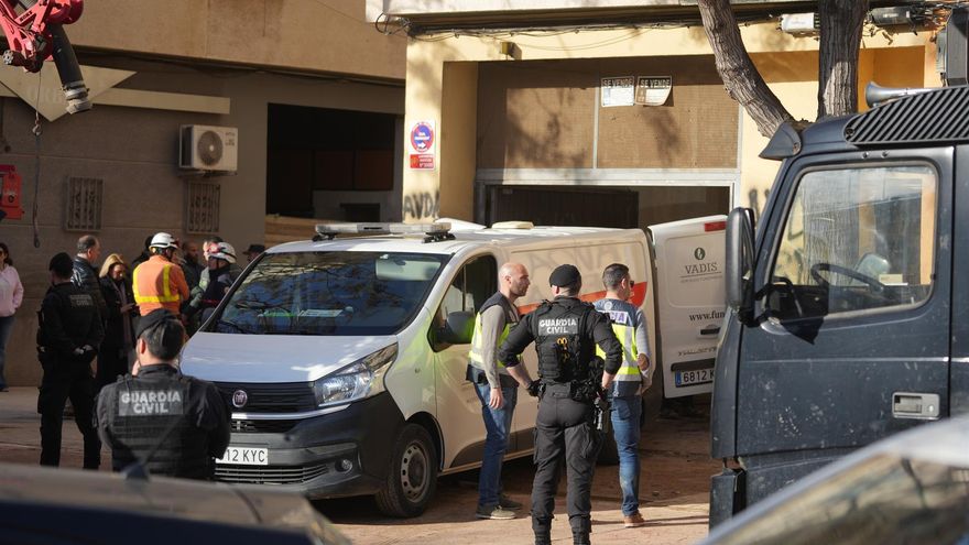 Un trabajador fallece y otro resulta herido tras un derrumbe en un garaje de Benetússer durante las labores de limpieza de la DANA