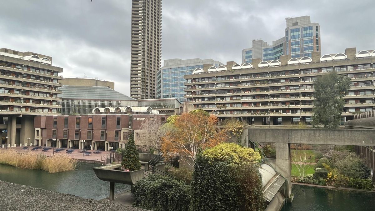 Más allá de la estética, lo interesante del Barbican es su lógica urbana intrínseca.