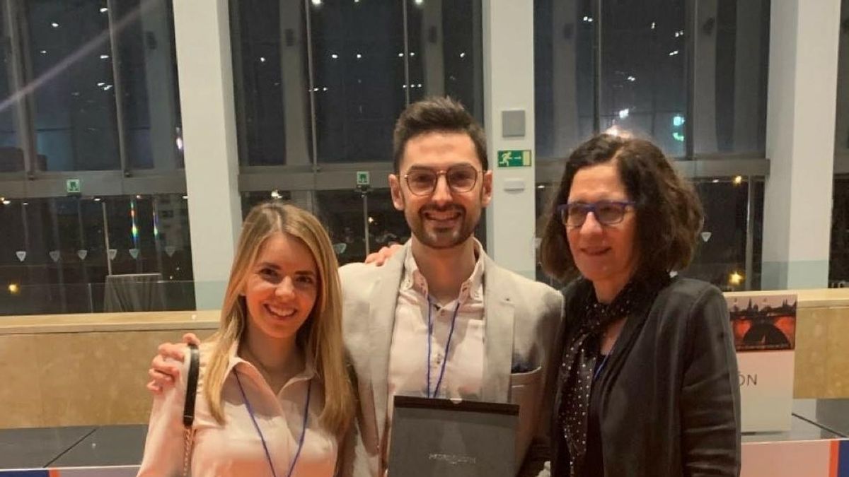 La unidad quirúrgica del Servicio de Dermatología del CHN recibe dos premios en una reunión nacional de cirugía