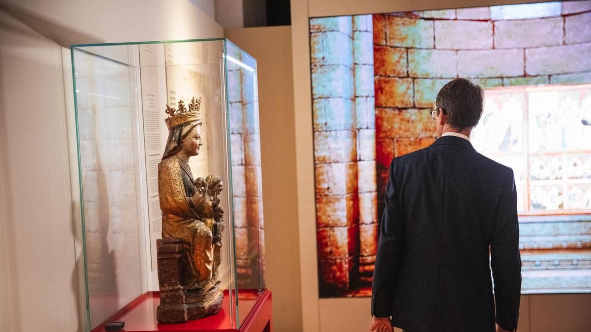La talla de la Virgen de la Manzana del Monasterio de Suso vuelve a San Millán 63 años después de ser robada