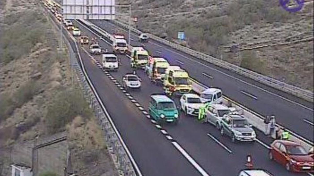 Un total de 11 personas han sido atendidas por el SUC en un colisión múltiple de la TF-1, a la altura de Güímar, sentido Santa Cruz de Tenerife este domingo.
