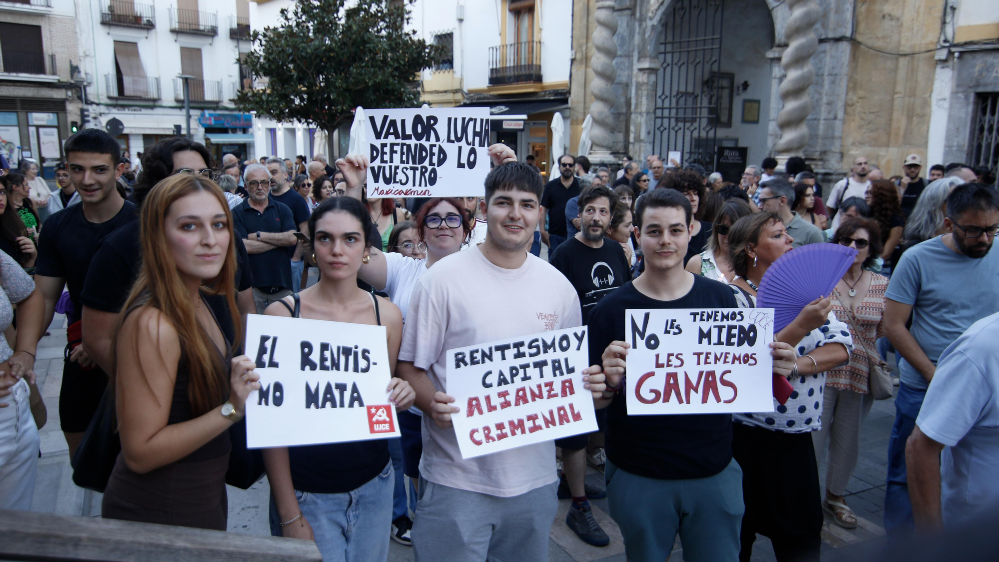 Concentración por la muerte de Maricarmen