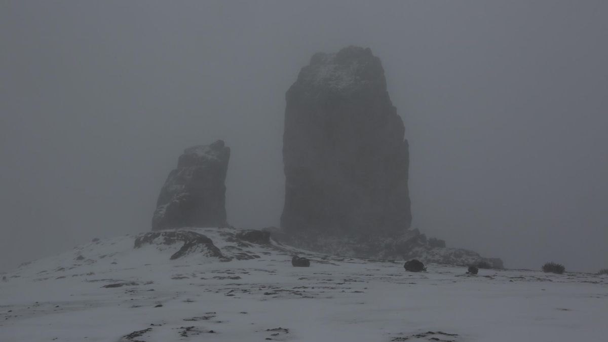 FOTOGALERÍA | El Roque Nublo, cubierto por un manto blanco