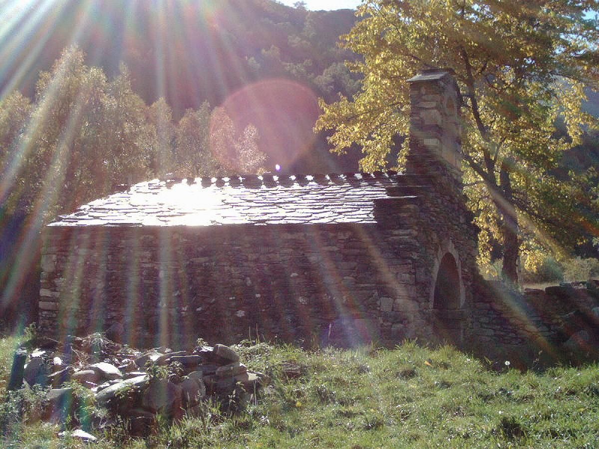 Ermita de San Justo en El Villar de Santiago en Villablino.