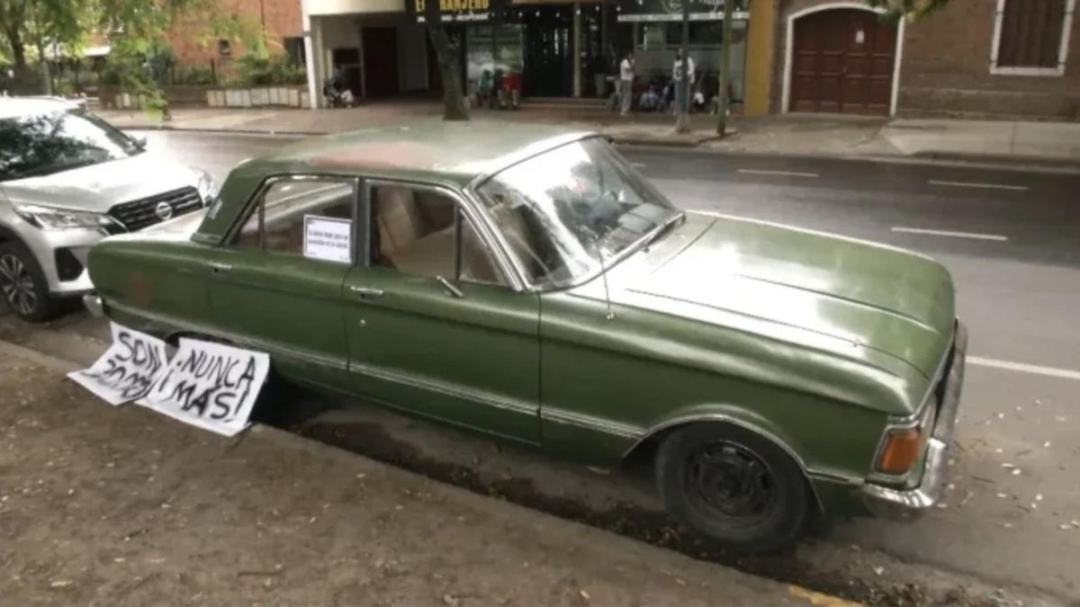 Un Ford Falcon verde
