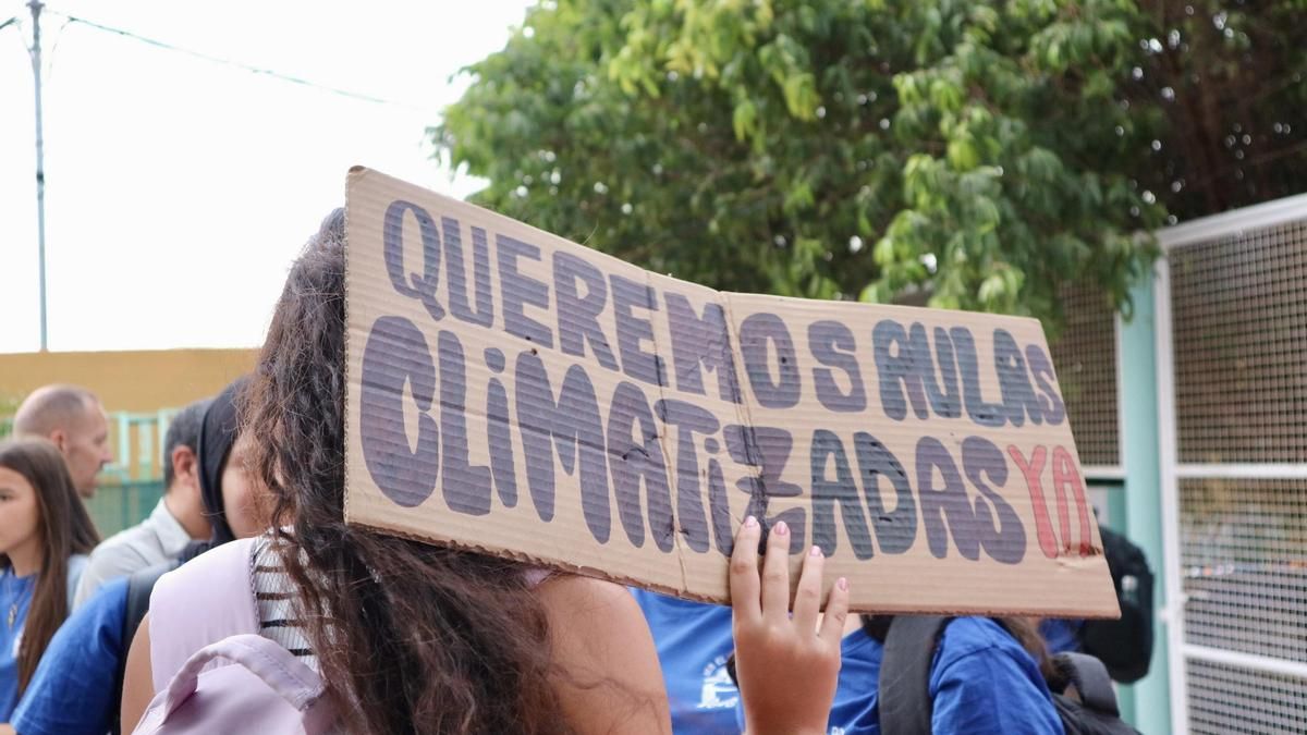 Calor en las aulas: así es la estrategia integral del PSOE para adaptar los centros educativos en Canarias