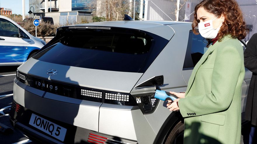 ‘Electrolinera’, y no ‘electrera’ o ‘electricidadera’