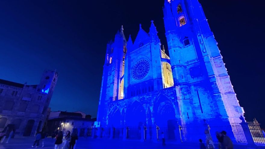La noche en que la Catedral de León se tiñó de azul