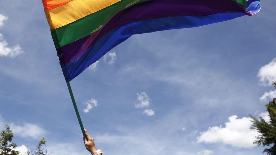 PP y Vox retiran la bandera LGTBI del Ayuntamiento de la localidad granadina de Vegas del Genil