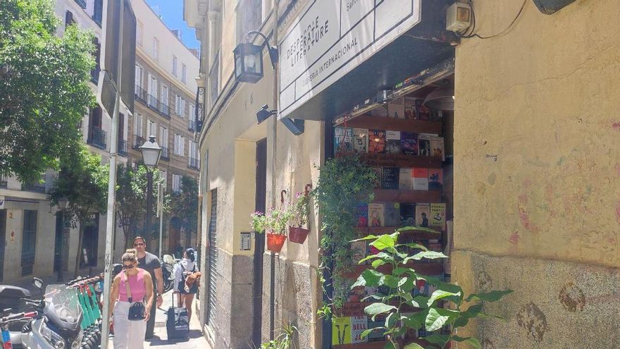 La librería expulsada por pisos turísticos y acusada de fomentar la gentrificación en Madrid: "Somos cercanos por vocación"