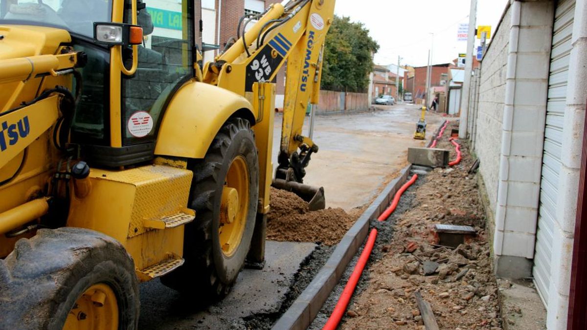 La Diputación de León reparte en el Pleno casi 14 millones para empleo, piscinas, abastecimiento y obras de pueblos