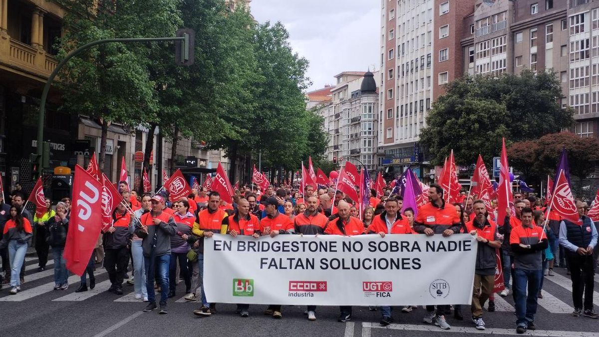 Trabajadores de Bridgeston durante el Primero de Mayo en Santander.