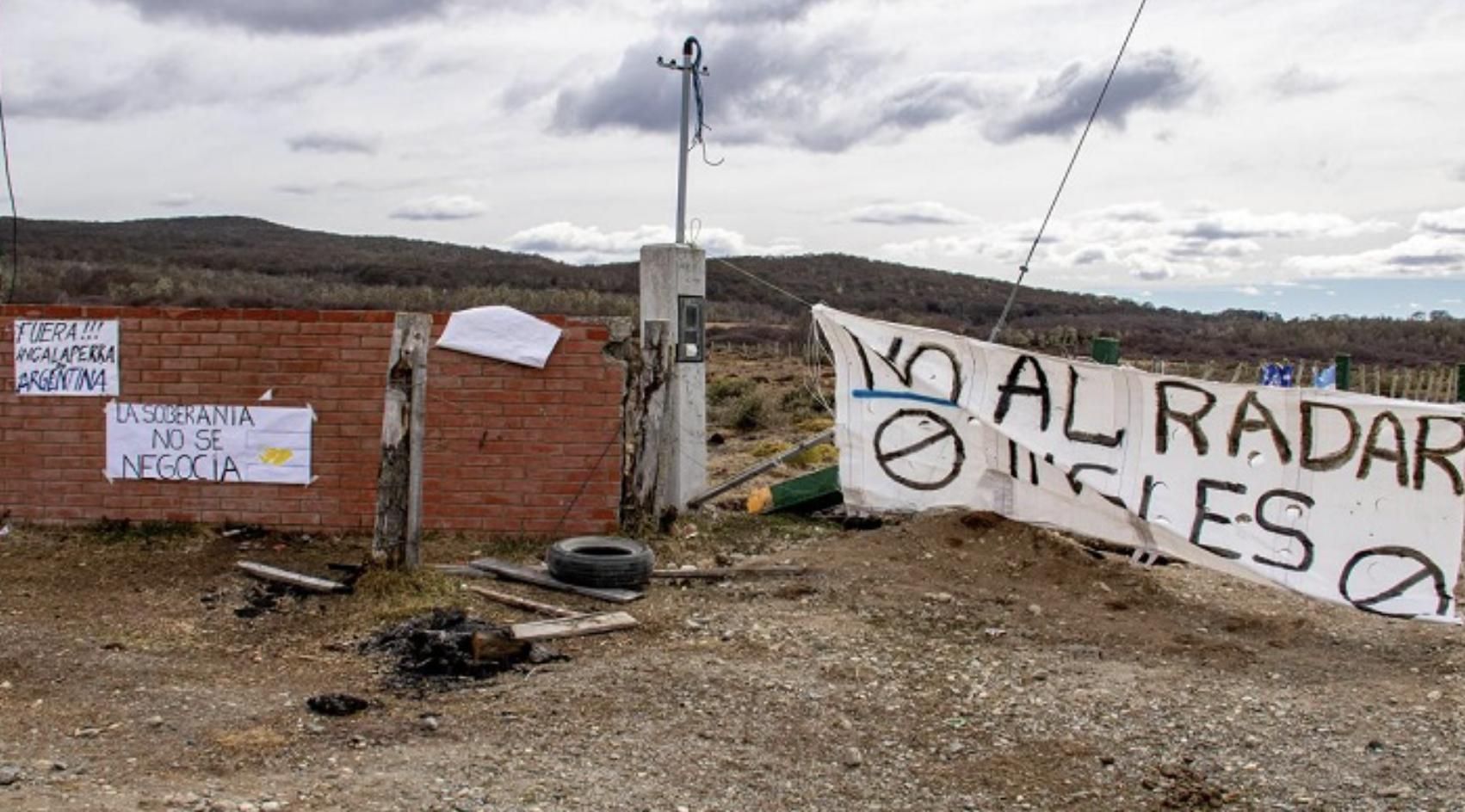 Protestas en Tolhuin contra el radar inglés.
