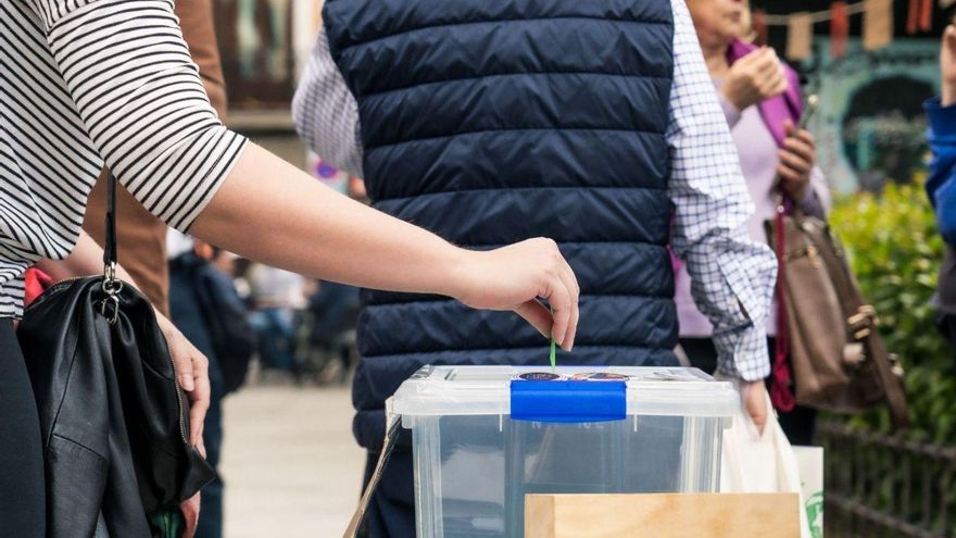 Una votación simbólica y popular rechaza masivamente la reforma que Almeida prepara en la Plaza del Dos de Mayo