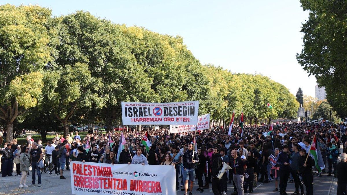 Miles de personas se manifiestan en Pamplona en "solidaridad con el pueblo palestino"