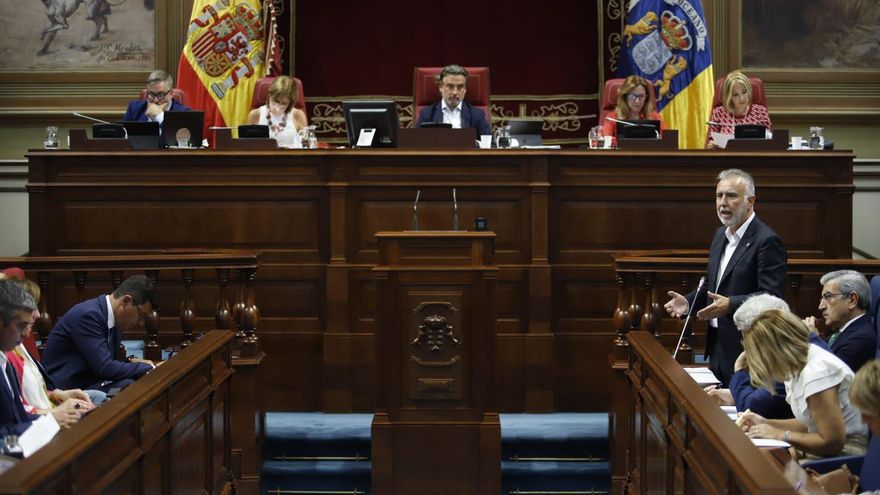 Torres plantea un debate "sosegado" sobre la implantación de una tasa turística en Canarias