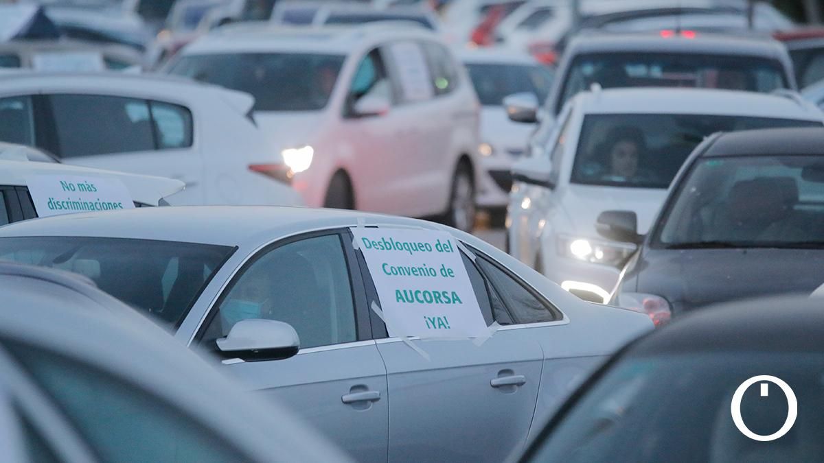 Caravana de coches de trabajadores de AUCORSA