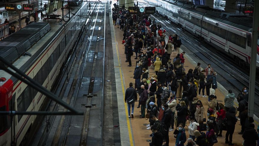 Enormes retrasos en el Cercanías de Madrid por avería en Chamartín: Renfe recomienda usar otros transportes