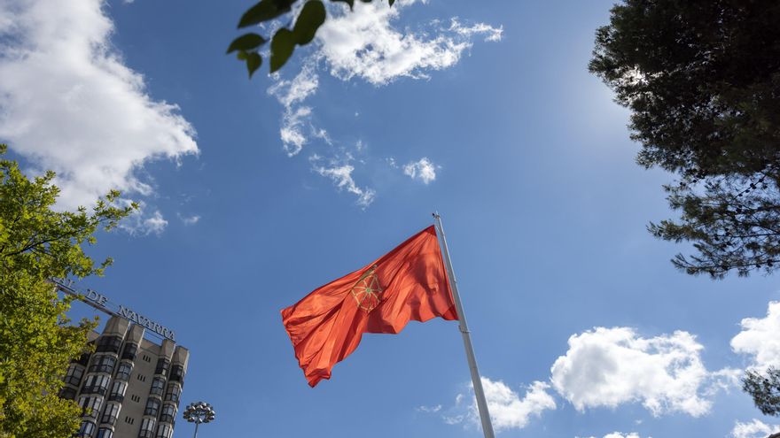 Pamplona se gasta 100.000 euros en una bandera de Navarra de doce metros