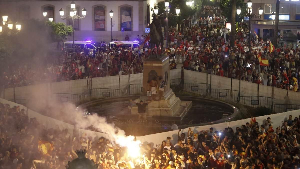La celebración de los cordobeses en Las Tendillas tras el triunfo de España, en imágenes