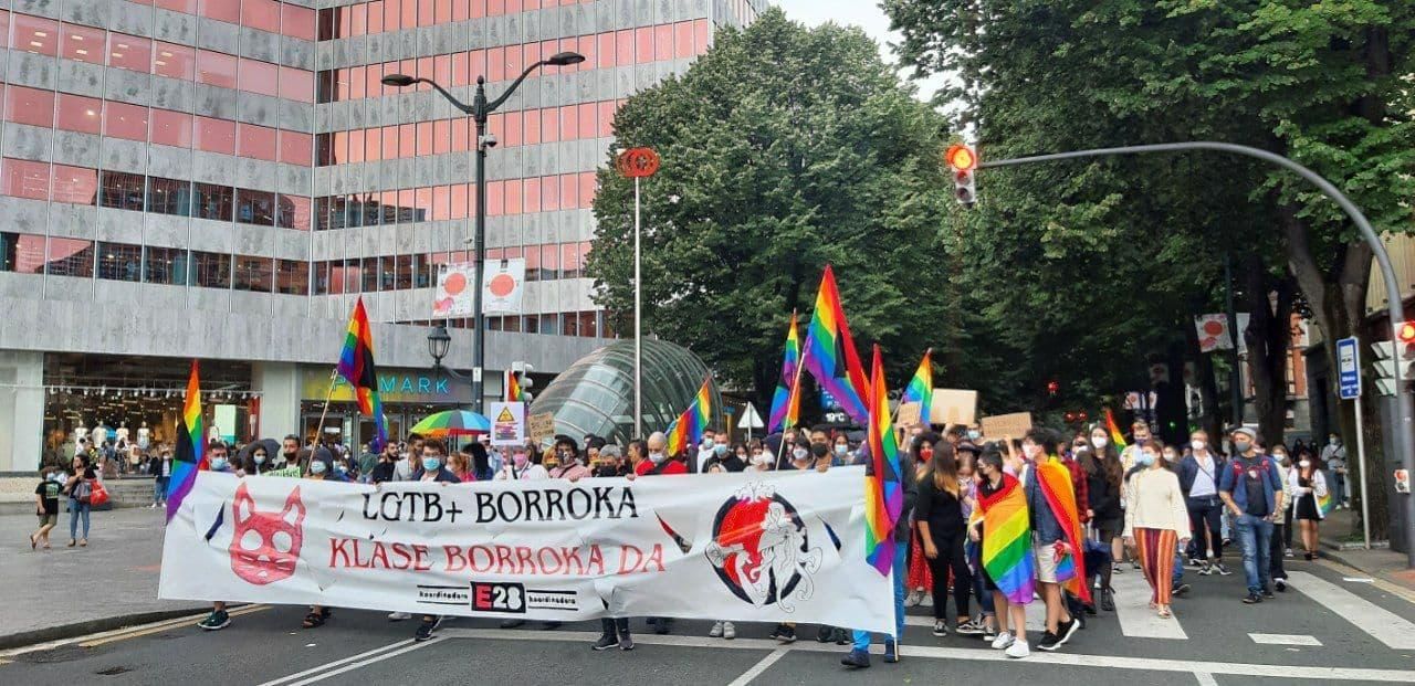 Las calles vascas se tiñen de arcoíris en el Día del Orgullo