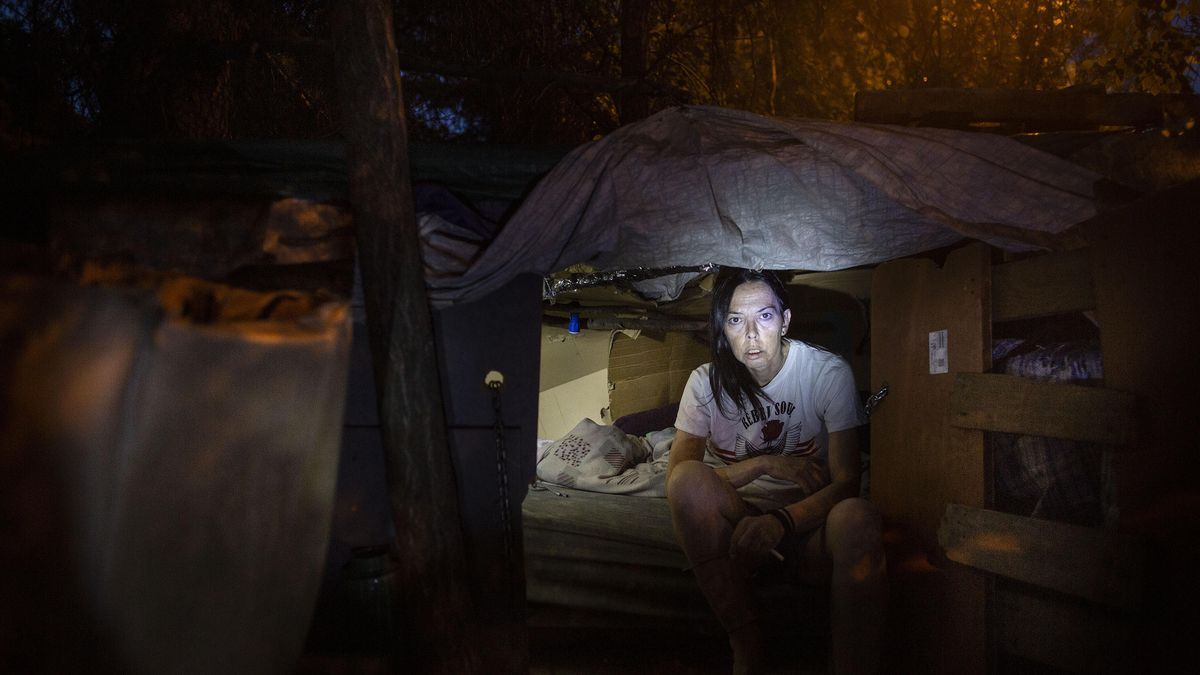 Una persona sin hogar que reside en las inmediaciones de la M-30.