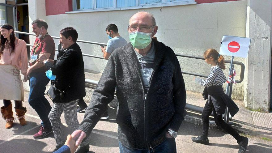 Antonio confiesa haber votado 'sí' por el futuro de su nieto, de quien no suelta la mano