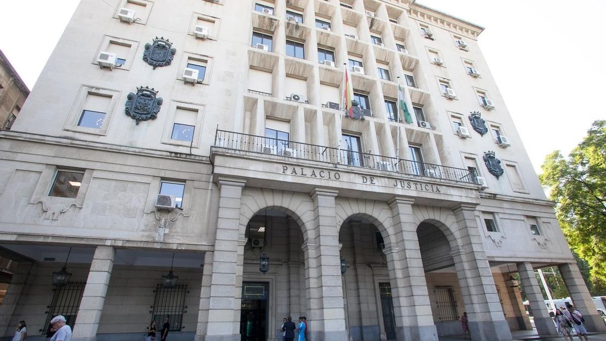 La Audiencia inhabilita a la directora de un colegio por negar la plaza al hijo de una pareja gay