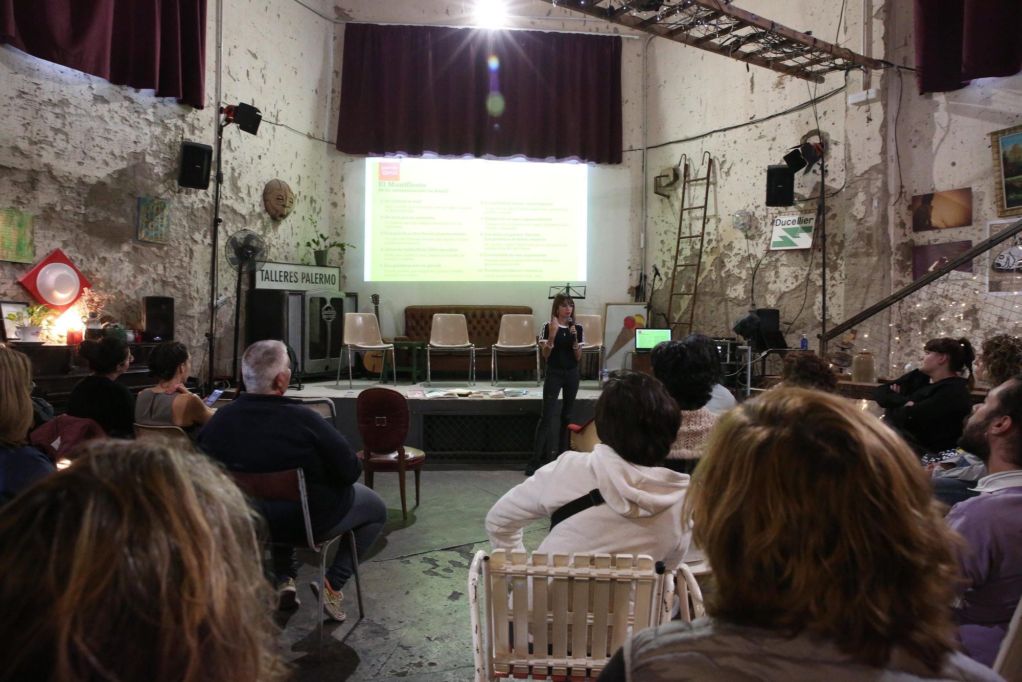 Taller de ciberviolencias machistas impartido por Nadia Martín.