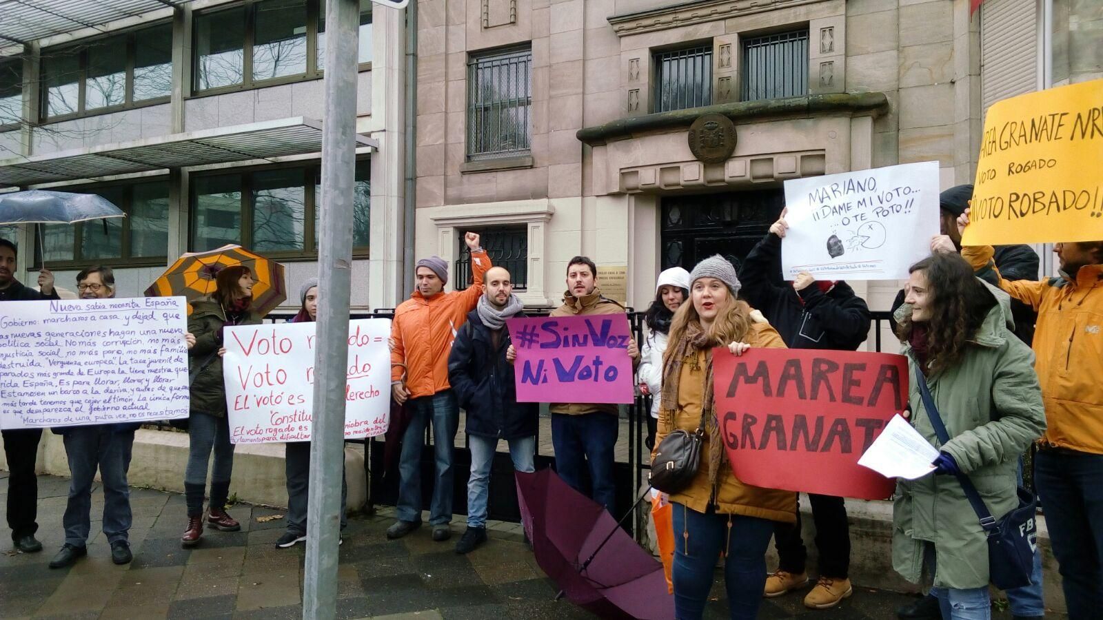 Bajo la lluvia se manifestaron por el voto rogado en Dusseldorf