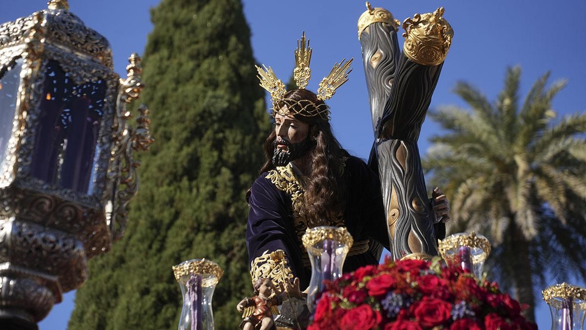La procesión de la Hermandad del Caído, en imágenes