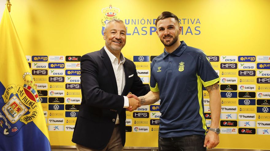 Sadiku firma su compromiso con la UD Las Palmas y manda un mensaje a la afición 'pío-pío'