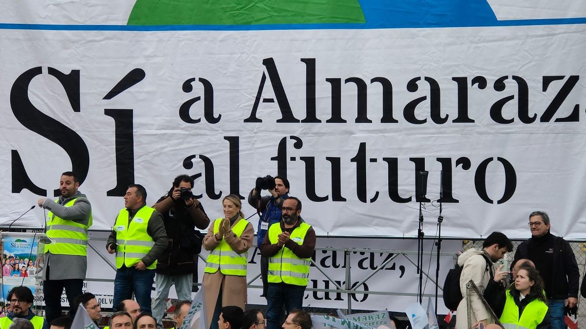 Eb ka puerta de acceso a la nuclear se ha dado lectura a un manifiesto.