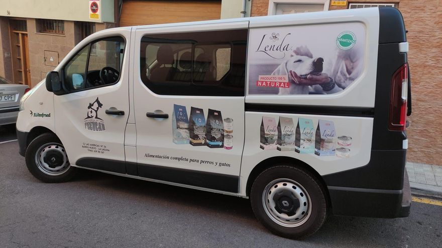 El vehículo que trasladará a los técnicos de Aerocamaras y sus drones. / FOTO: LEALES.ORG